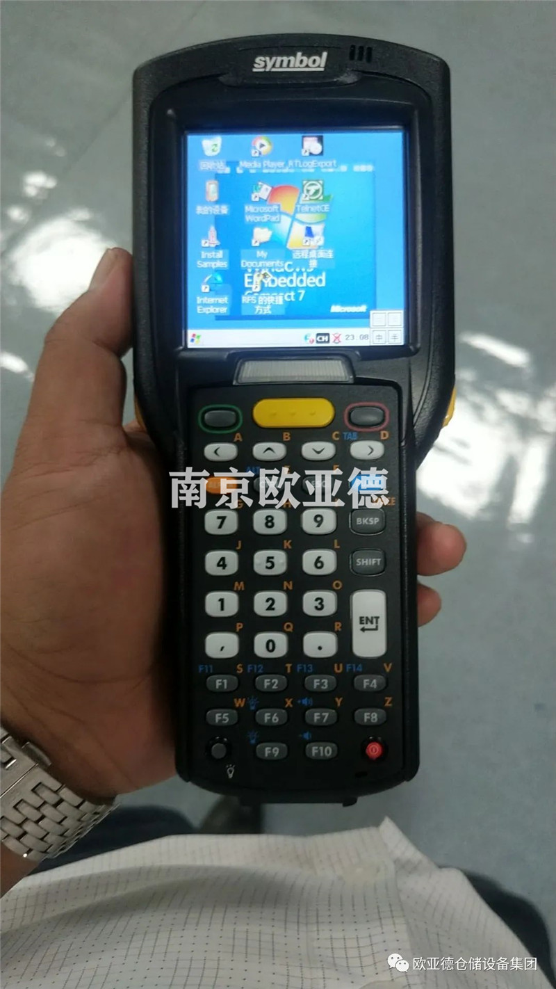 四向穿梭車